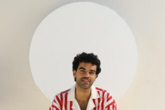 Auge do Poder é o mais novo lançamento do talentoso cantor e compositor Matheus Marê.