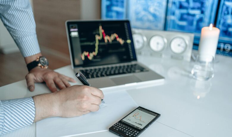 Como ler recomendações de ações feitas por casas de research?