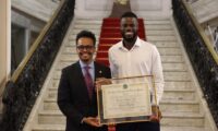 Rafael Satiê entregou o Título de Cidadão Honorário do Município do Rio de Janeiro a Samuel Eleotério