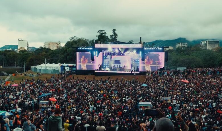 Palco do evento surpreendeu com grande estrutura de LED