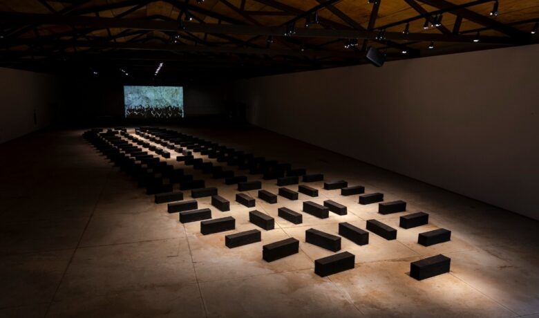 “O Barco” (2021), de Grada Kilomba. Vista de instalação no Instituto Inhotim.